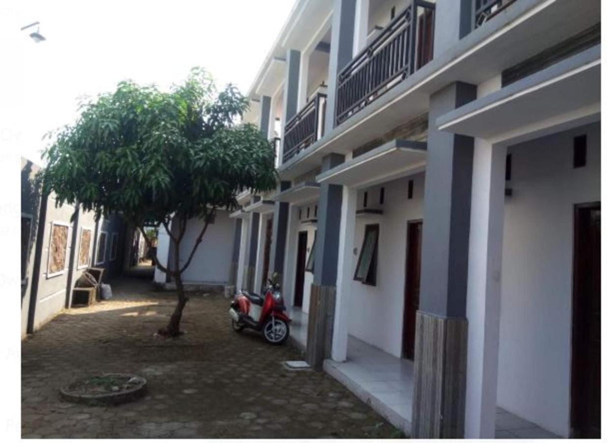Griya Anugerah Hotel Mojokerto Exterior photo
